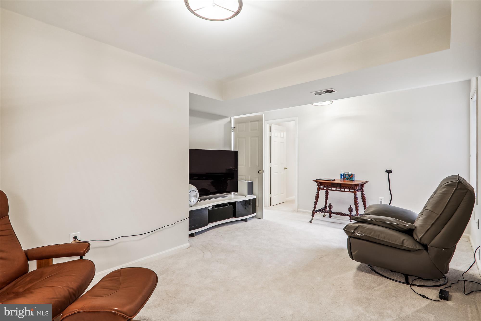 OAKTON STATION - Residential