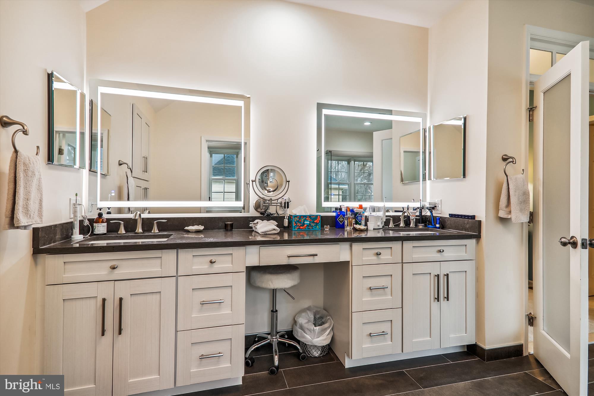 OAKTON STATION - Residential