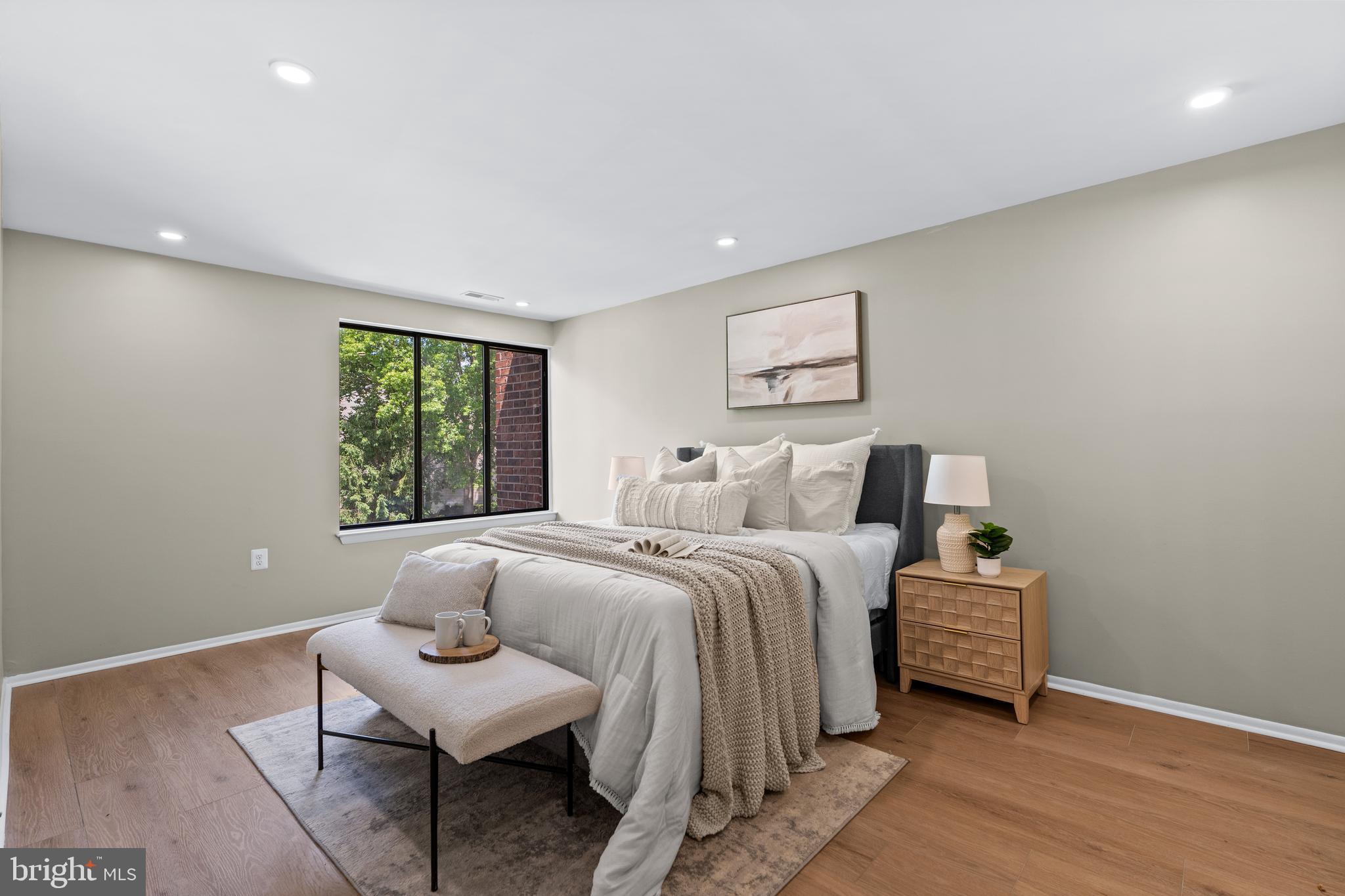 FARMINGDALE - Residential