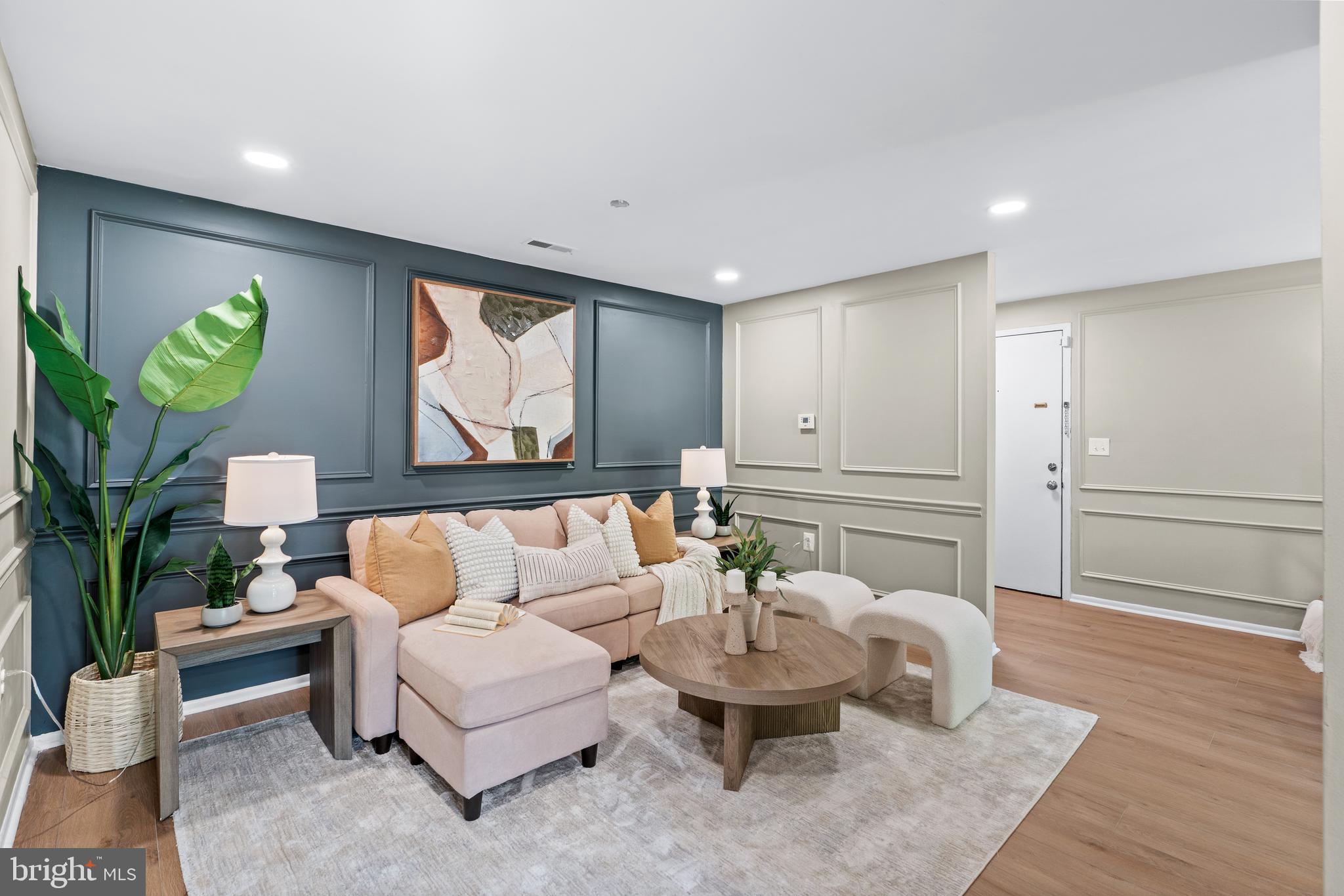 FARMINGDALE - Residential