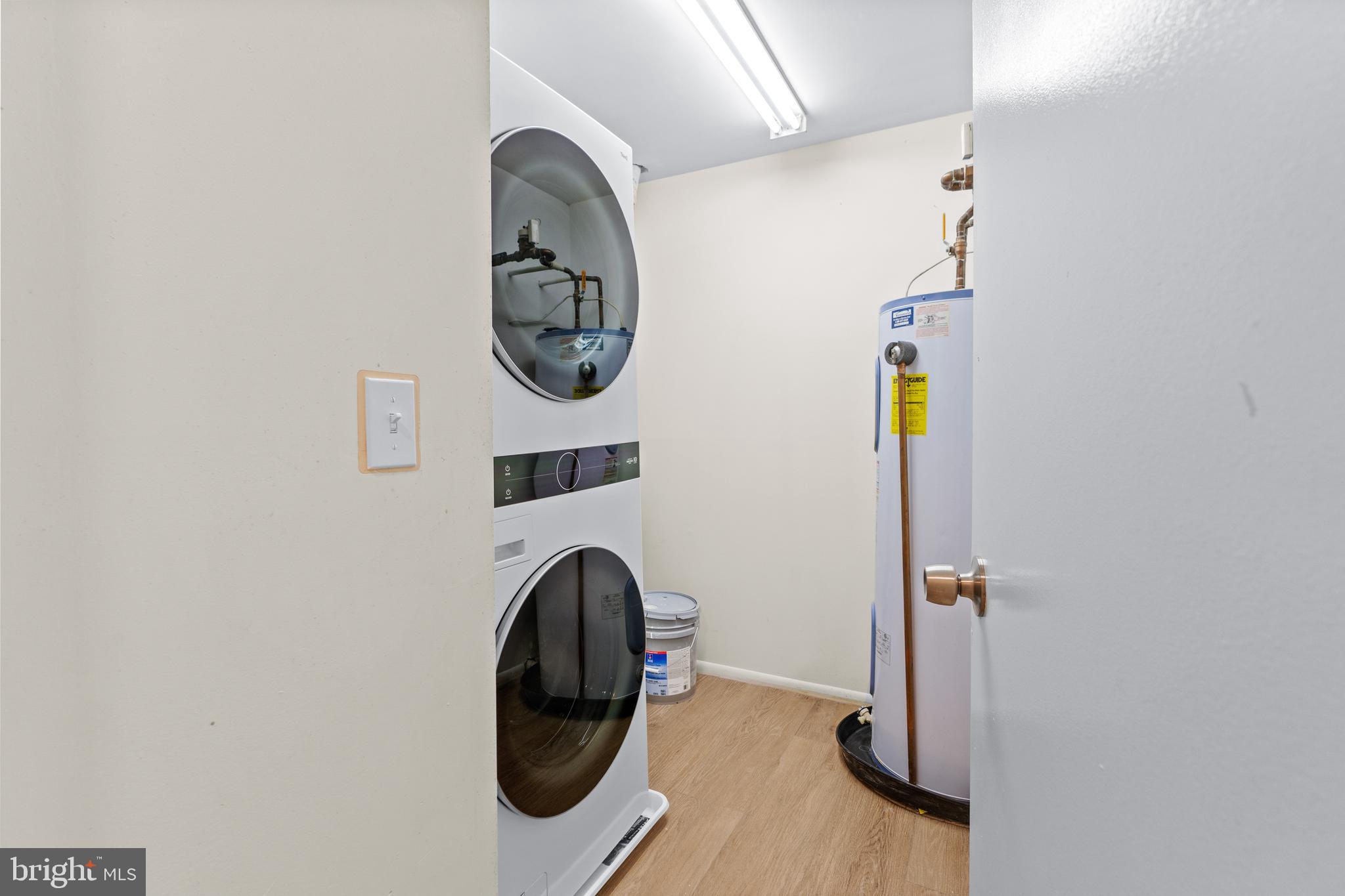 FARMINGDALE - Residential