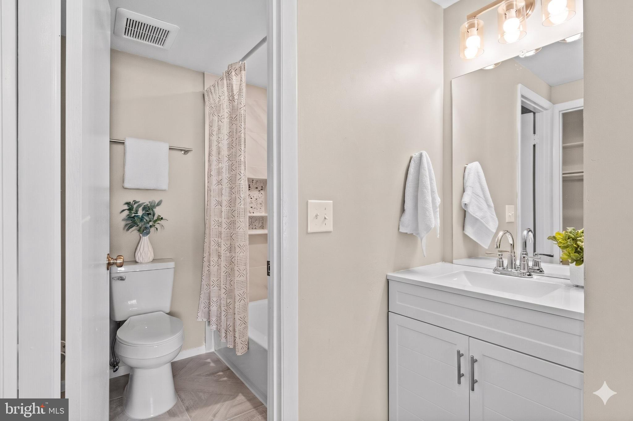 FARMINGDALE - Residential