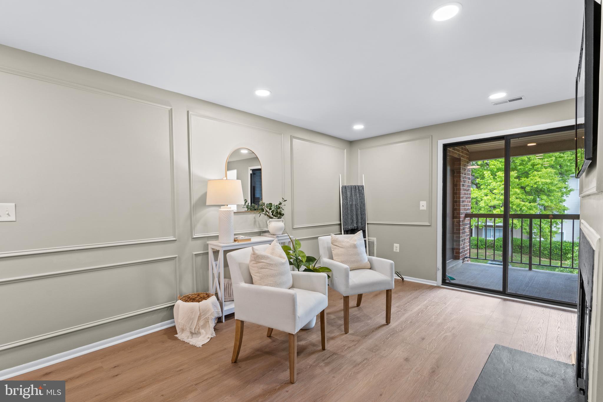 FARMINGDALE - Residential
