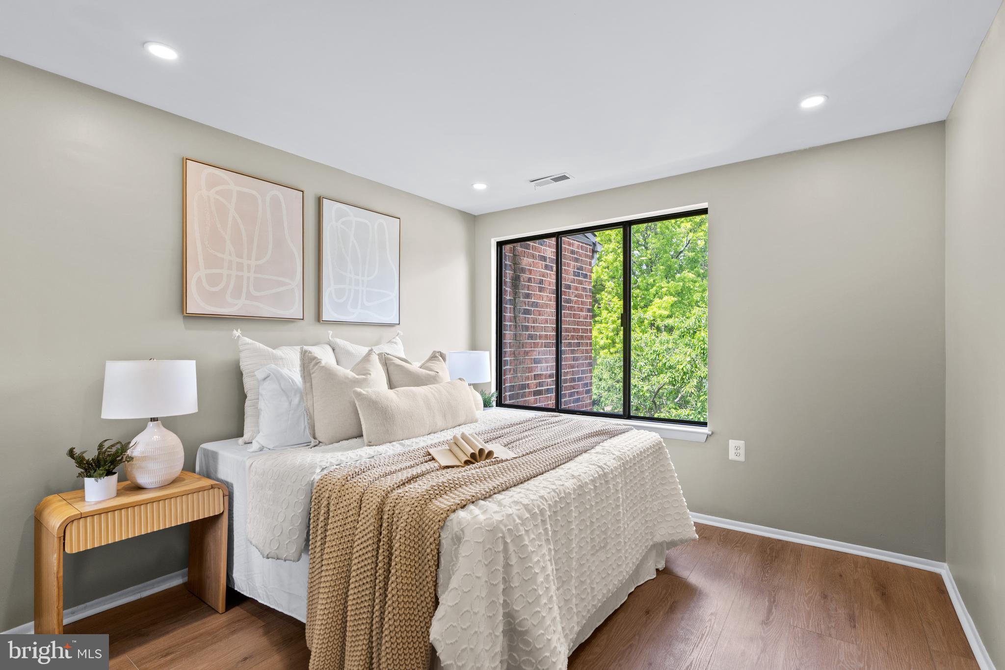 FARMINGDALE - Residential
