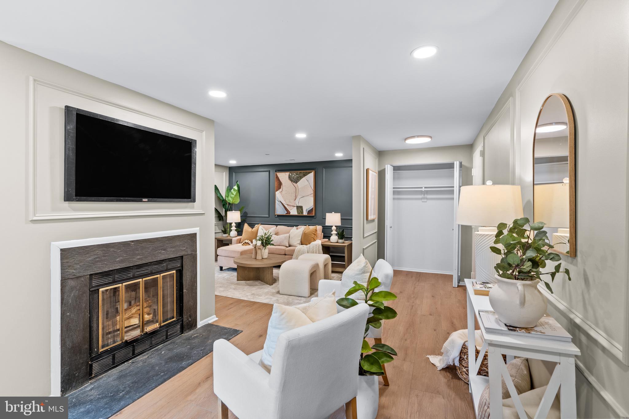 FARMINGDALE - Residential