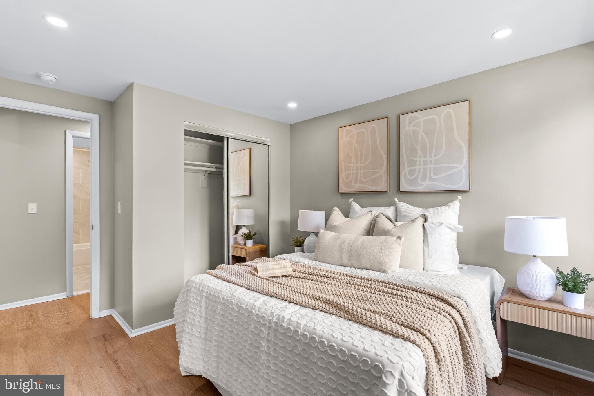 FARMINGDALE - Residential