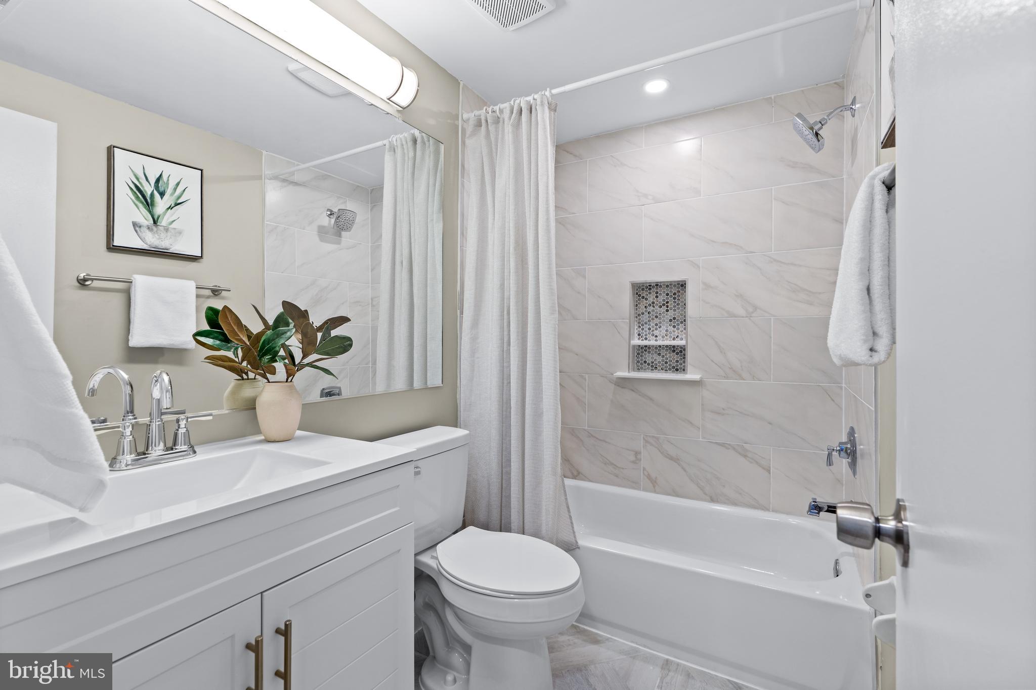 FARMINGDALE - Residential