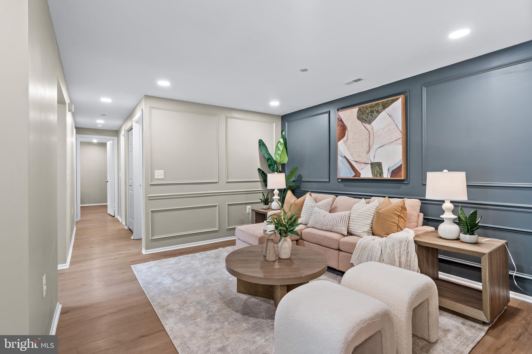 FARMINGDALE - Residential