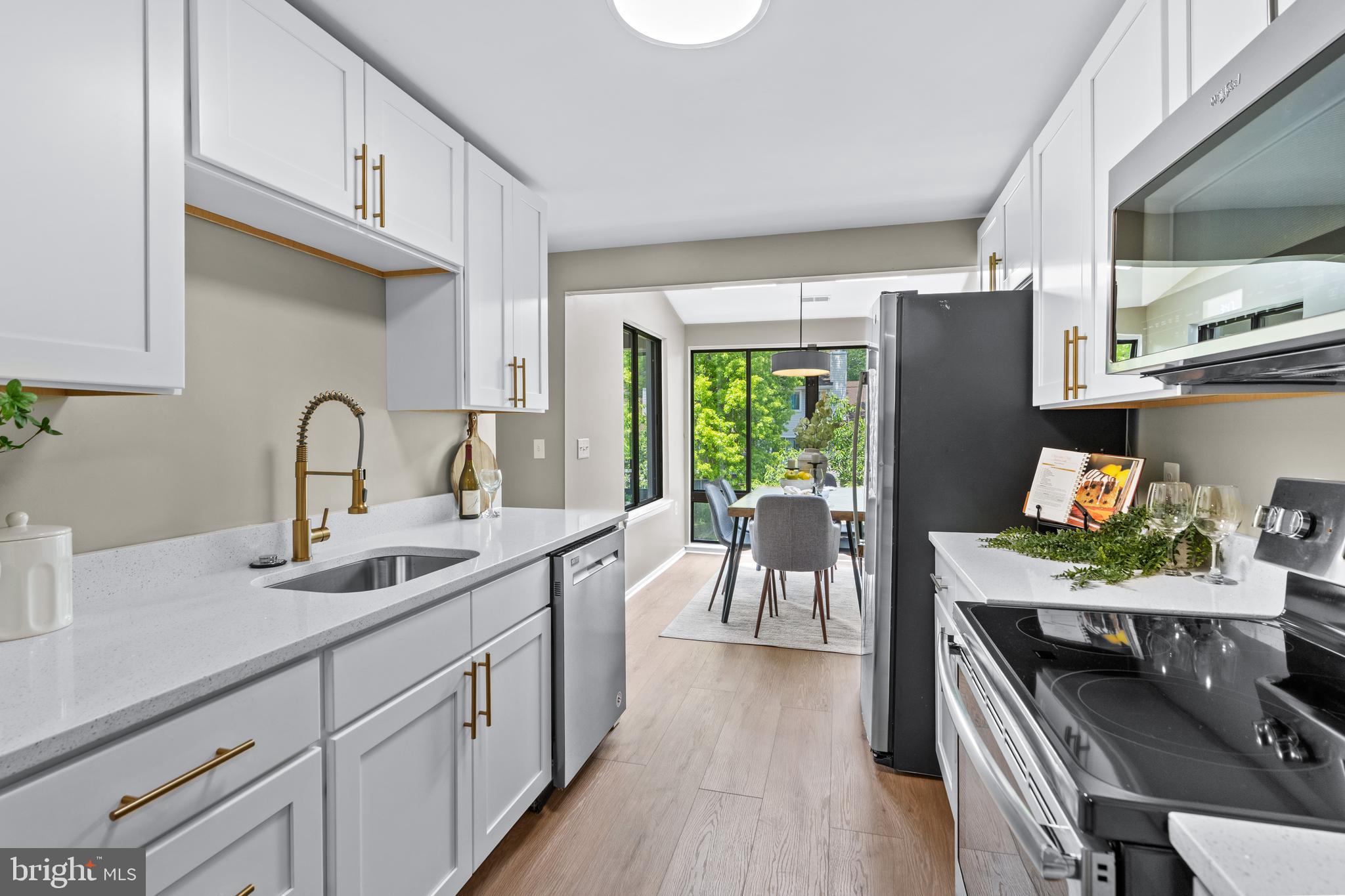 FARMINGDALE - Residential