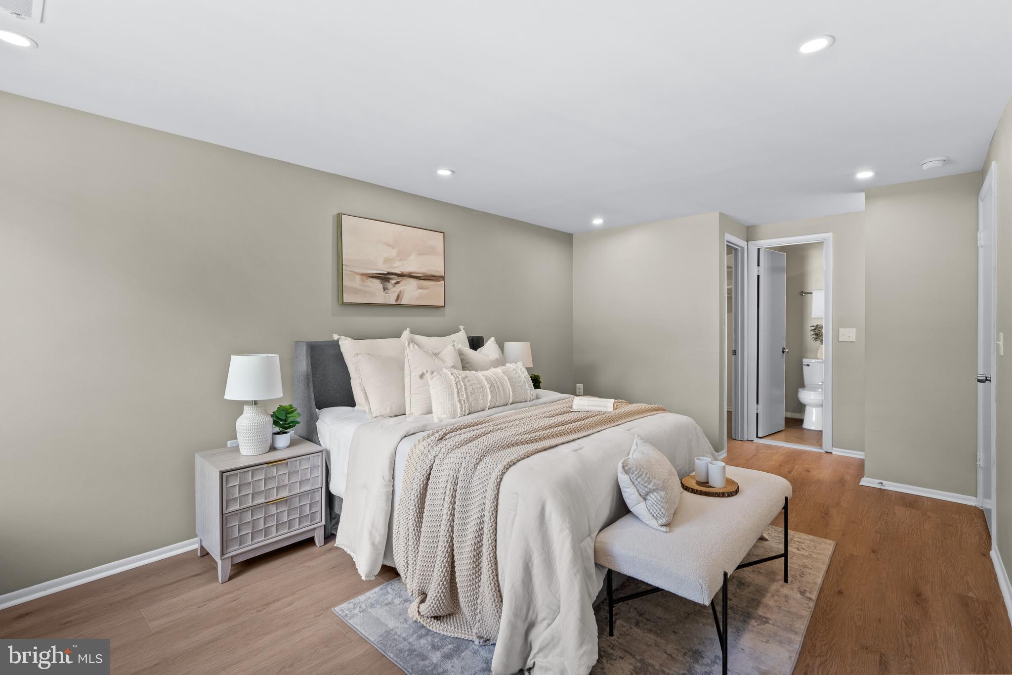 FARMINGDALE - Residential