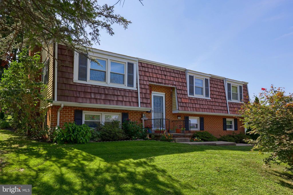 Photo of 135 PLEASANT VIEW DR, STRASBURG, PA 17579 (MLS # PALA2039834)