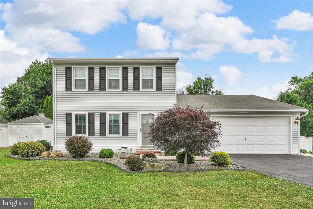 Photo of 588 Mulberry Street, ELIZABETHTOWN, PA 17022 (MLS # PALA2089064)
