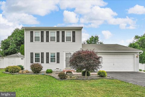 Photo of 588 Mulberry Street, ELIZABETHTOWN, PA 17022 (MLS # PALA2089064)