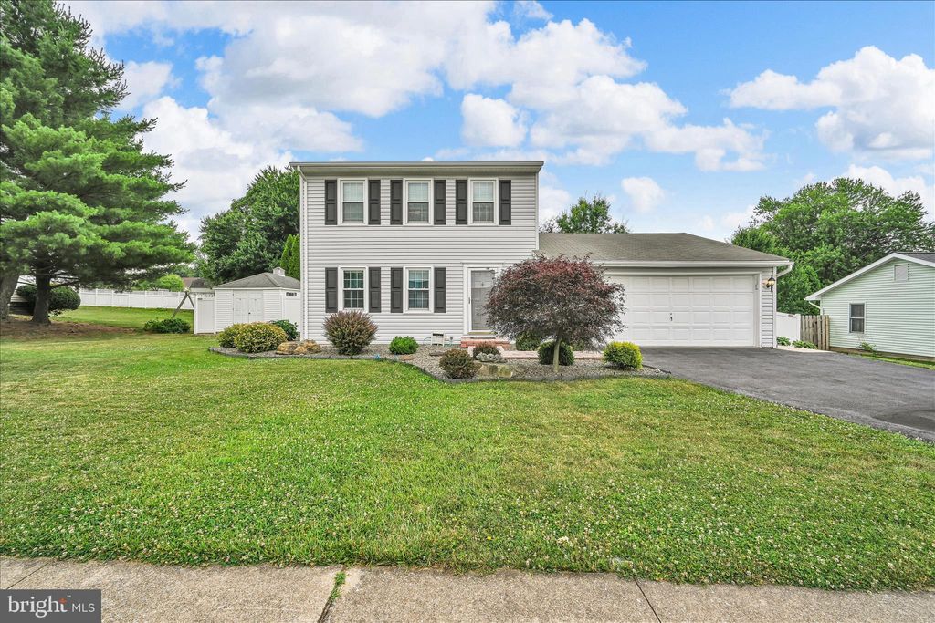 Photo of 588 Mulberry Street, ELIZABETHTOWN, PA 17022 (MLS # PALA2089064)