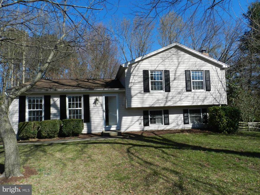 SINGLE FAMILY HOME AT A TOWN HOUSE PRICE>GREAT STARTER HOME>BRAND NEW KITCHEN W/GRANITE COUNTER TOPS, BACKSPLASH AND NEW CABINETS! CUL-DE-SAC LOCATION>GREAT LOCATION BACKING TO WOODS>VAULTED CEILINGS AND LAMINATE FLOORS>FRESHLY PAINTED THROUGHOUT>REC ROOM HAS A WOOD STOVE>LARGE SHED IN BACK YARD>TOP RATED ELEMENTARY SCHOOL>LOW HOA FEES>WINDOWS HAVE BEEN REPLACE AS HAS SIDING>FENCED YARD>WON'T LAST