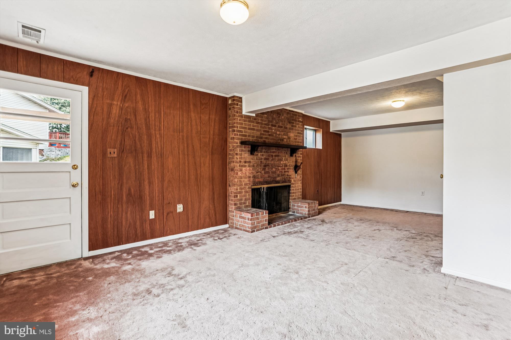8602 DORA COURT