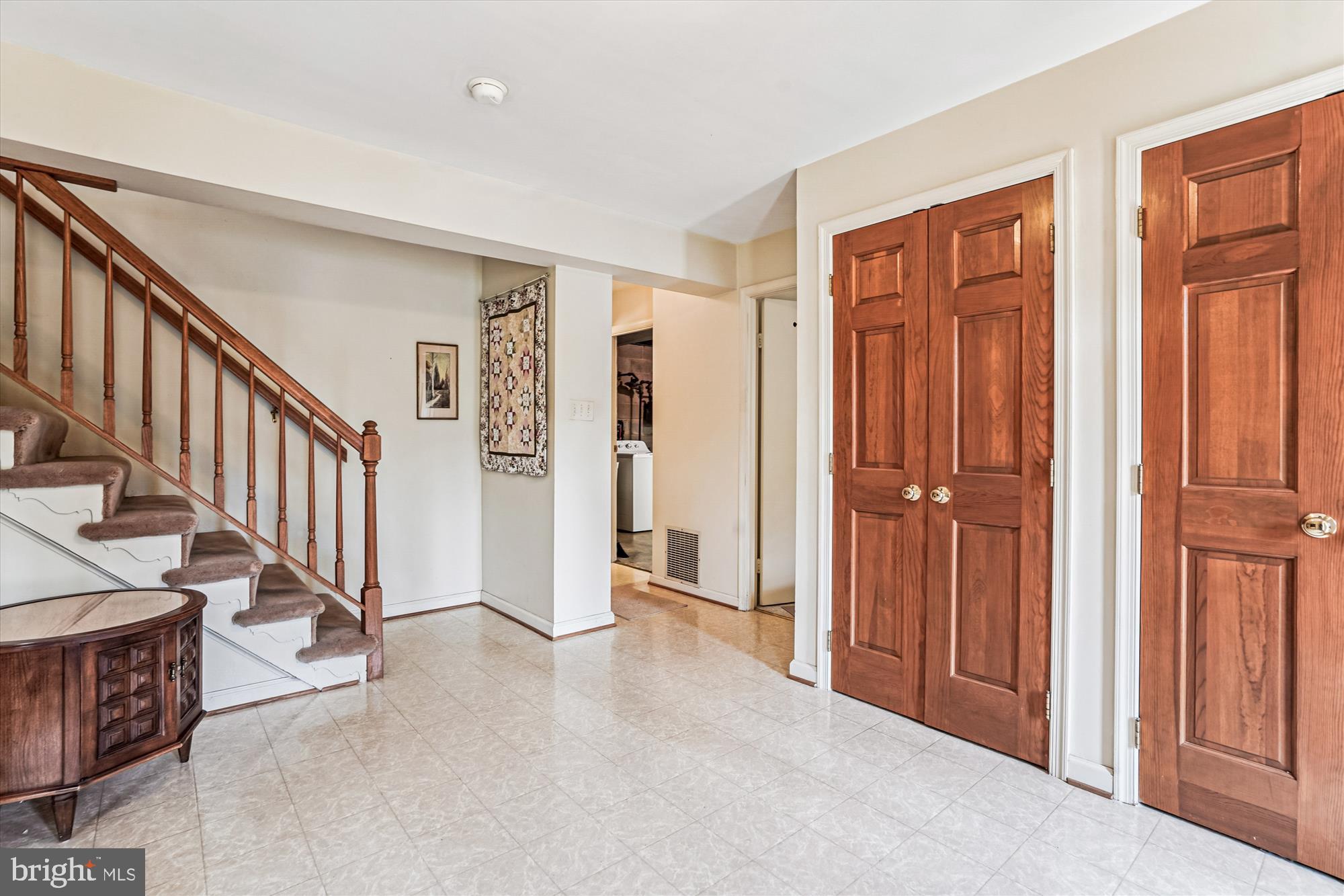 8602 DORA COURT
