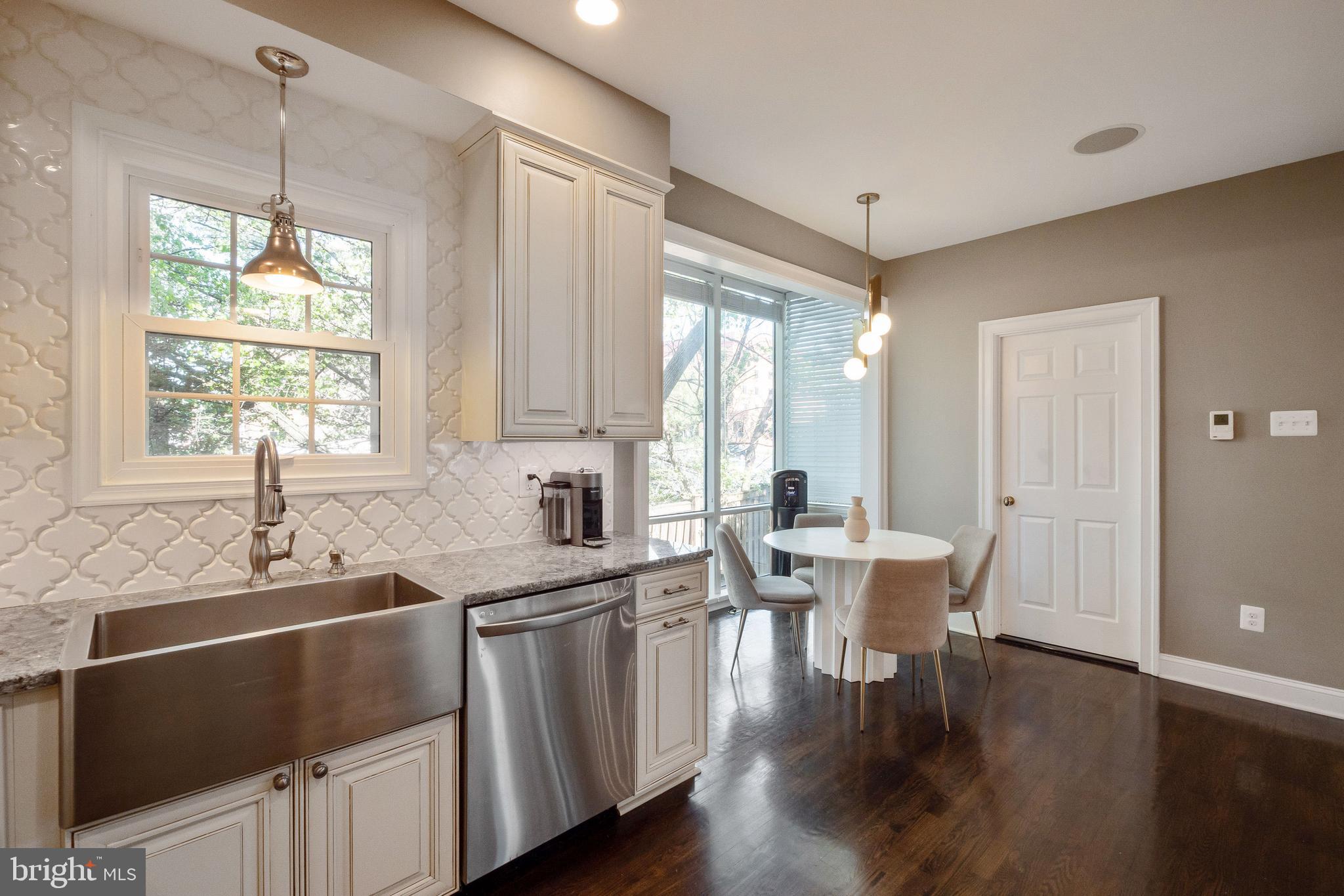 COURTHOUSE SQUARE - Residential