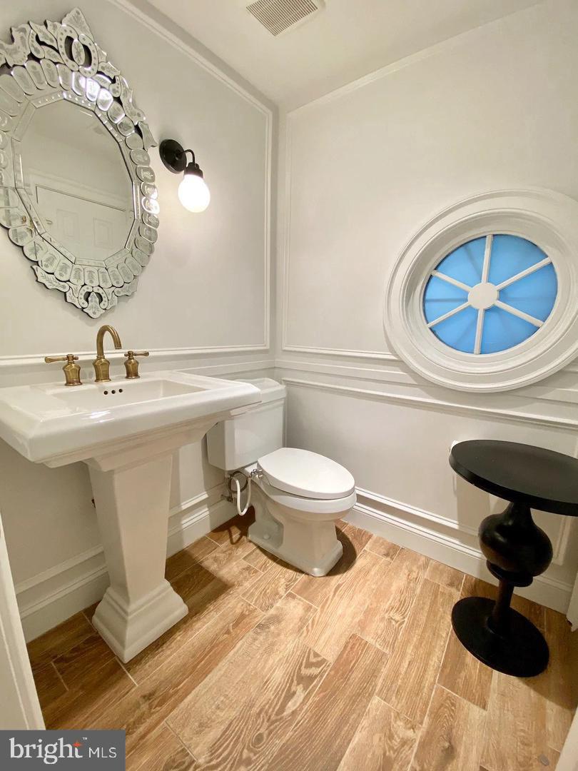 COURTHOUSE SQUARE - Residential