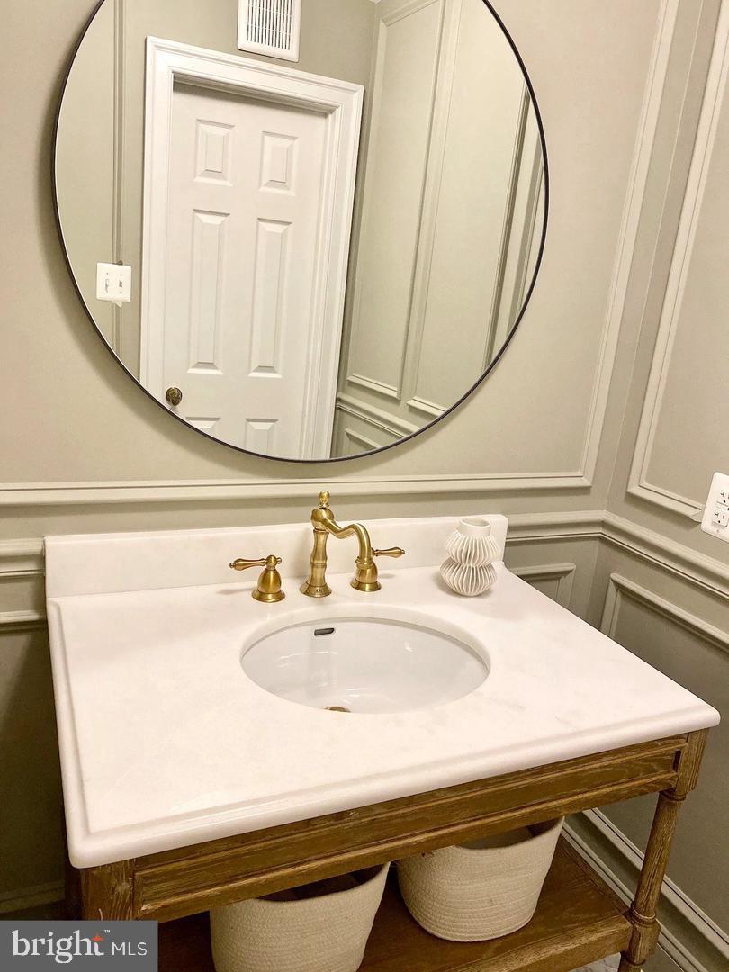 COURTHOUSE SQUARE - Residential