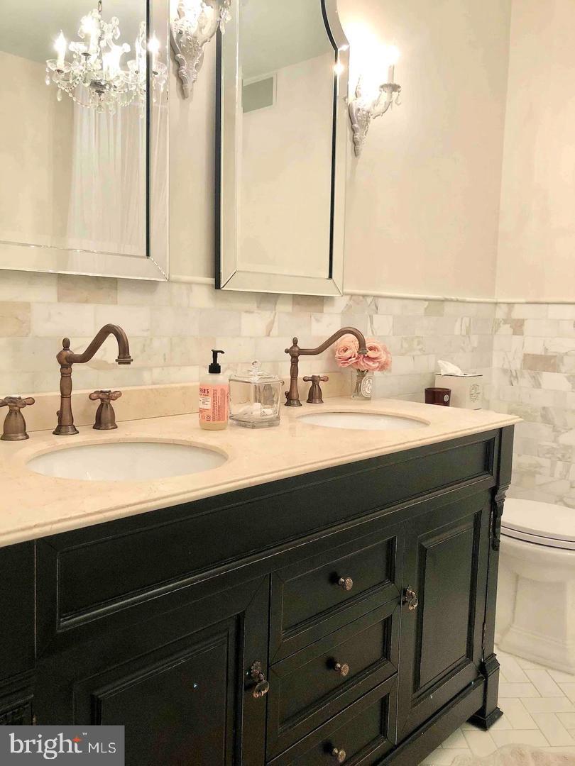 COURTHOUSE SQUARE - Residential