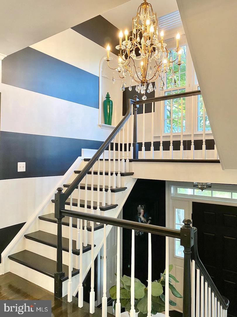 COURTHOUSE SQUARE - Residential