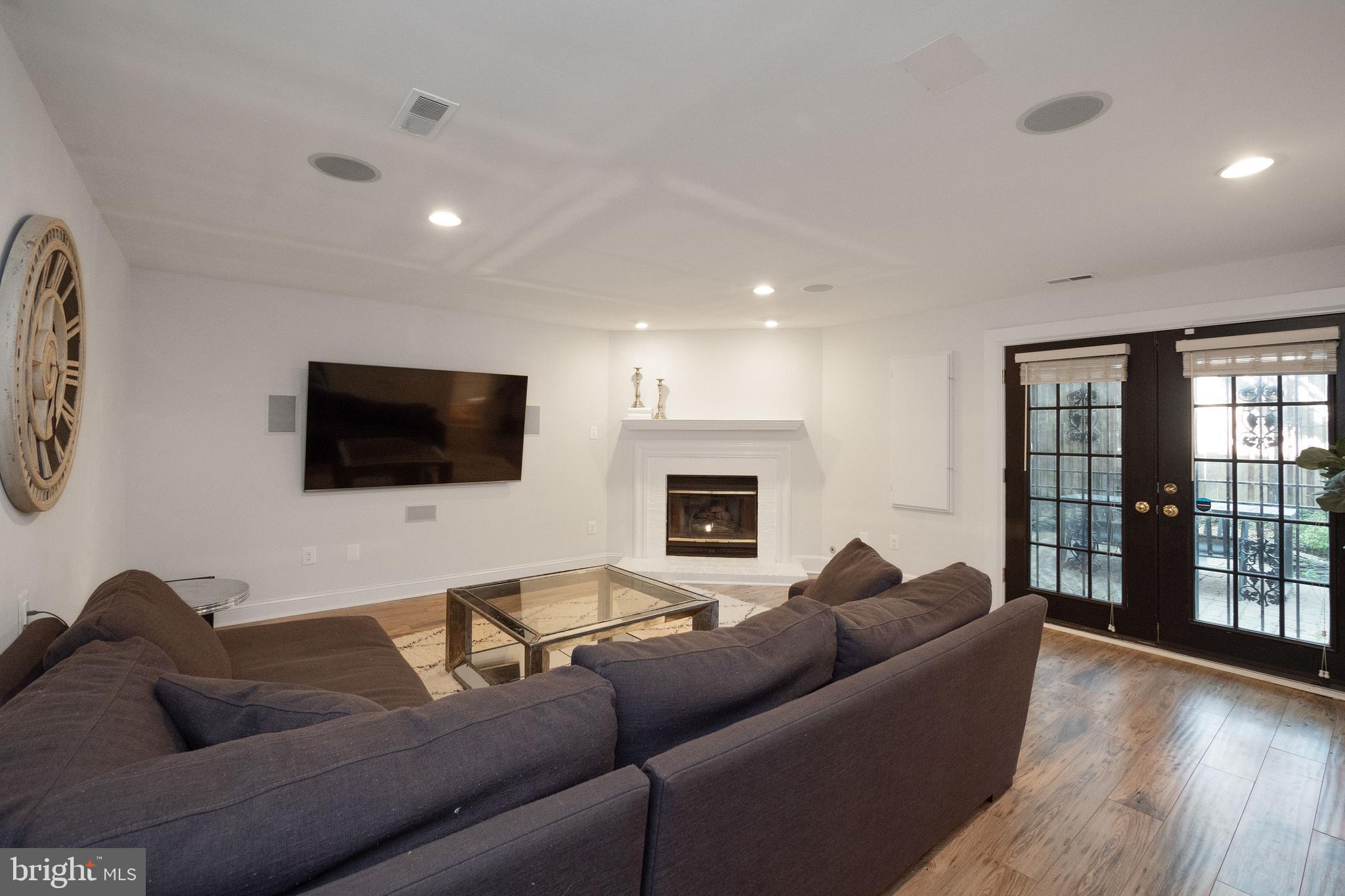 COURTHOUSE SQUARE - Residential