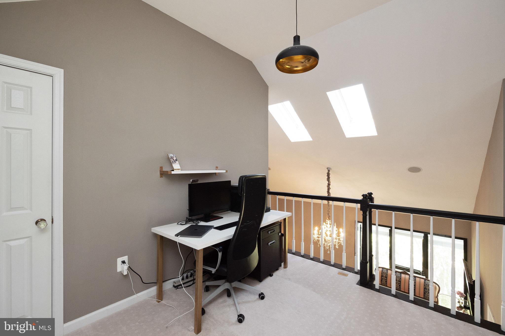 COURTHOUSE SQUARE - Residential