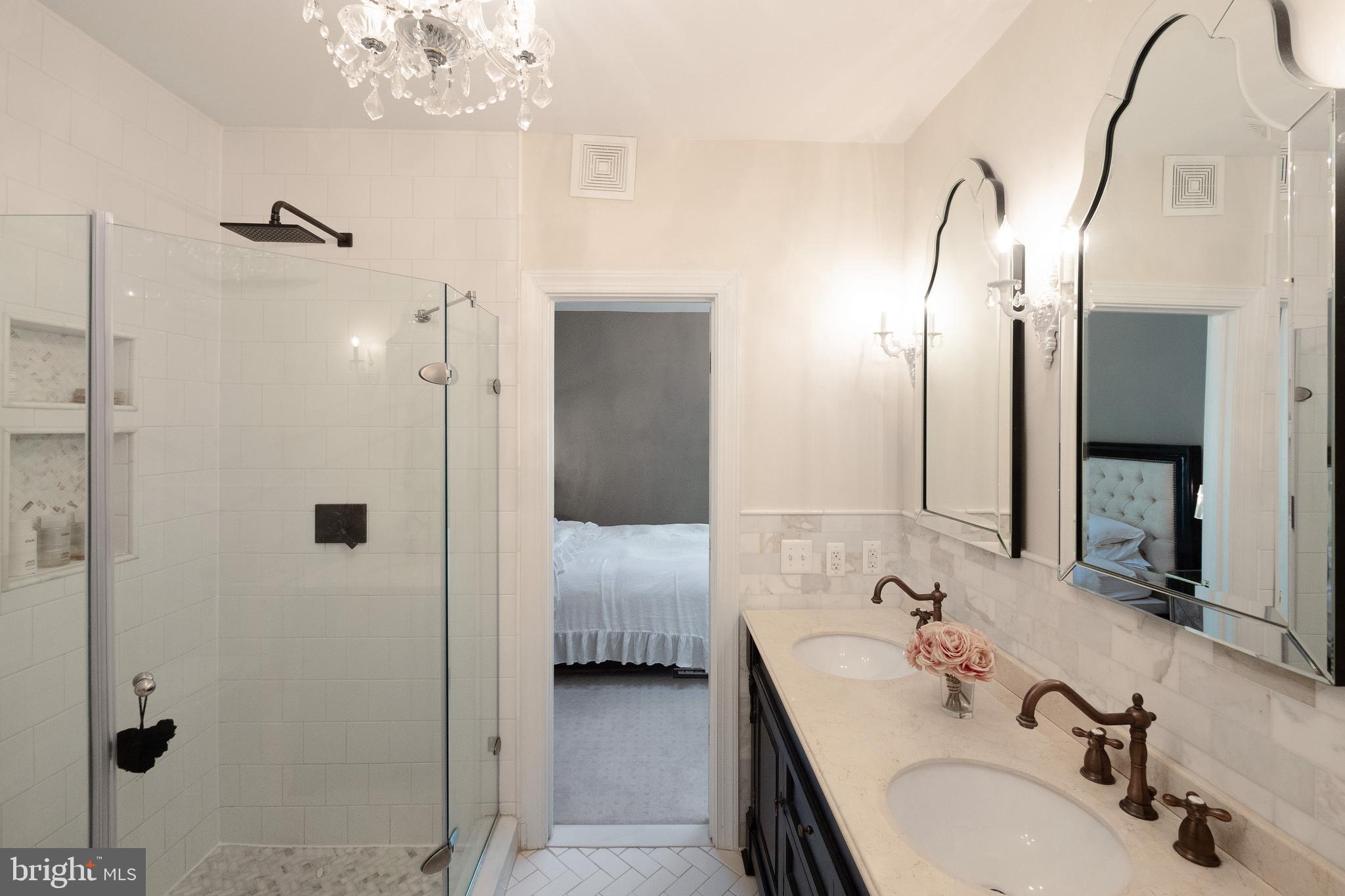 COURTHOUSE SQUARE - Residential