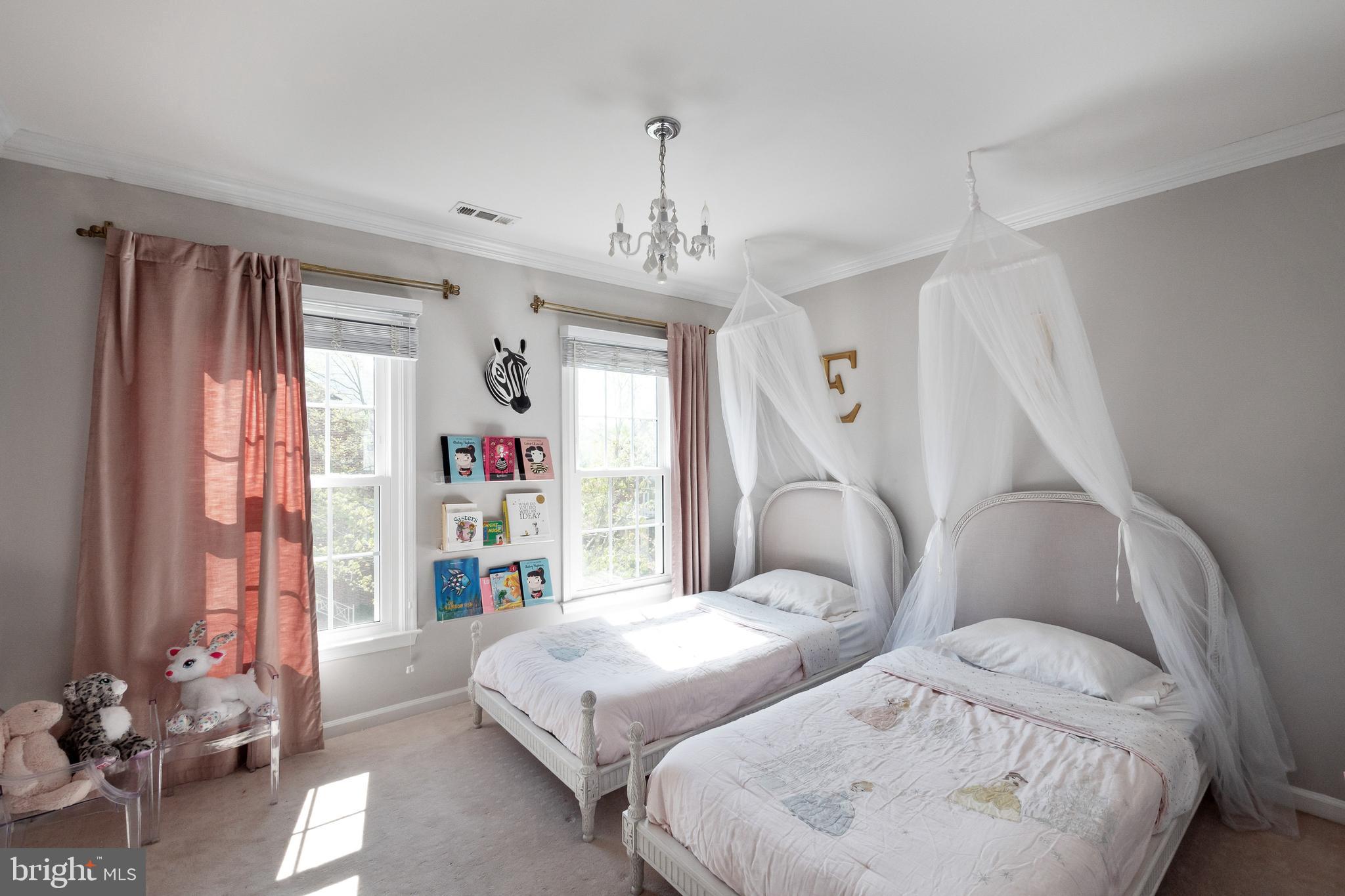 COURTHOUSE SQUARE - Residential