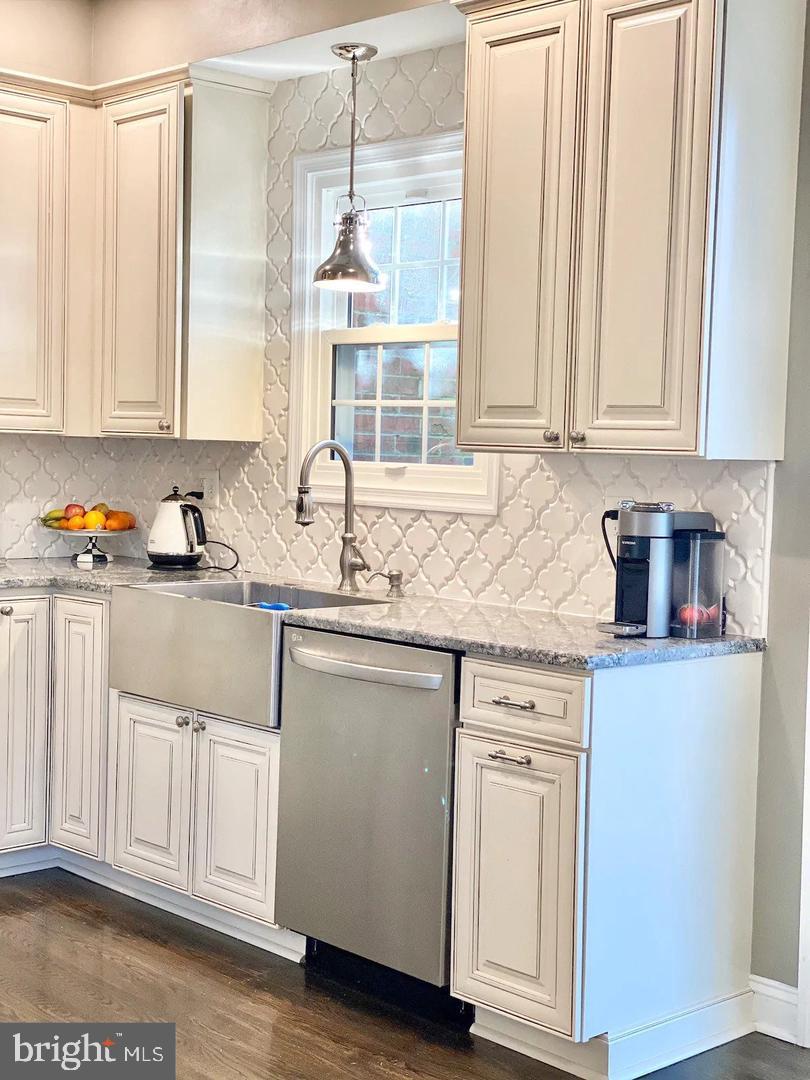 COURTHOUSE SQUARE - Residential