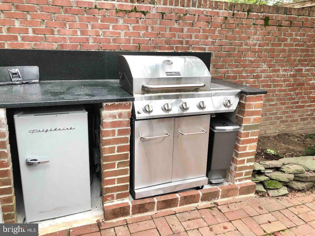 COURTHOUSE SQUARE - Residential