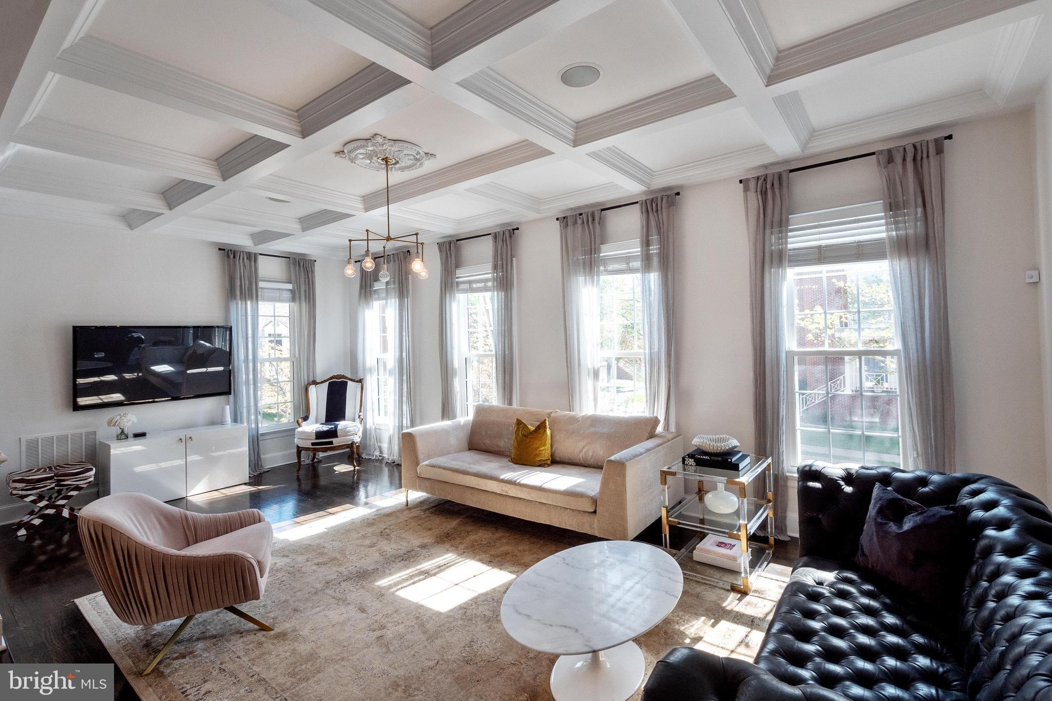 COURTHOUSE SQUARE - Residential