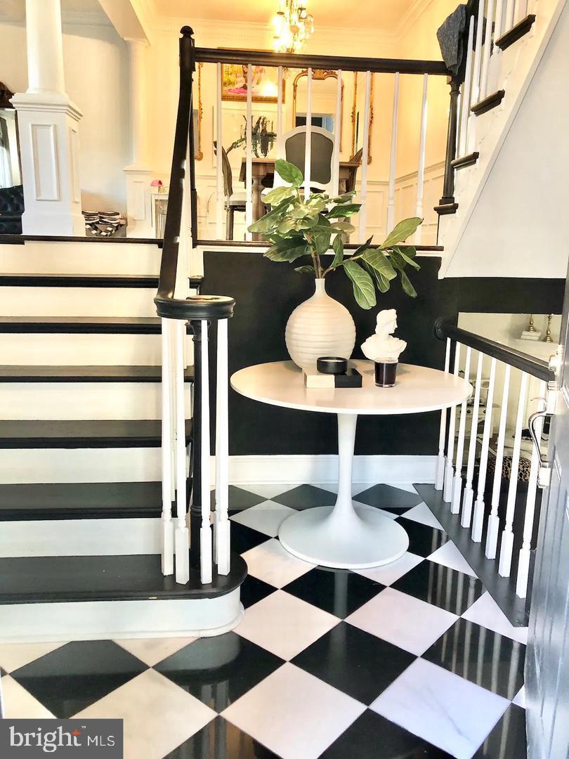 COURTHOUSE SQUARE - Residential