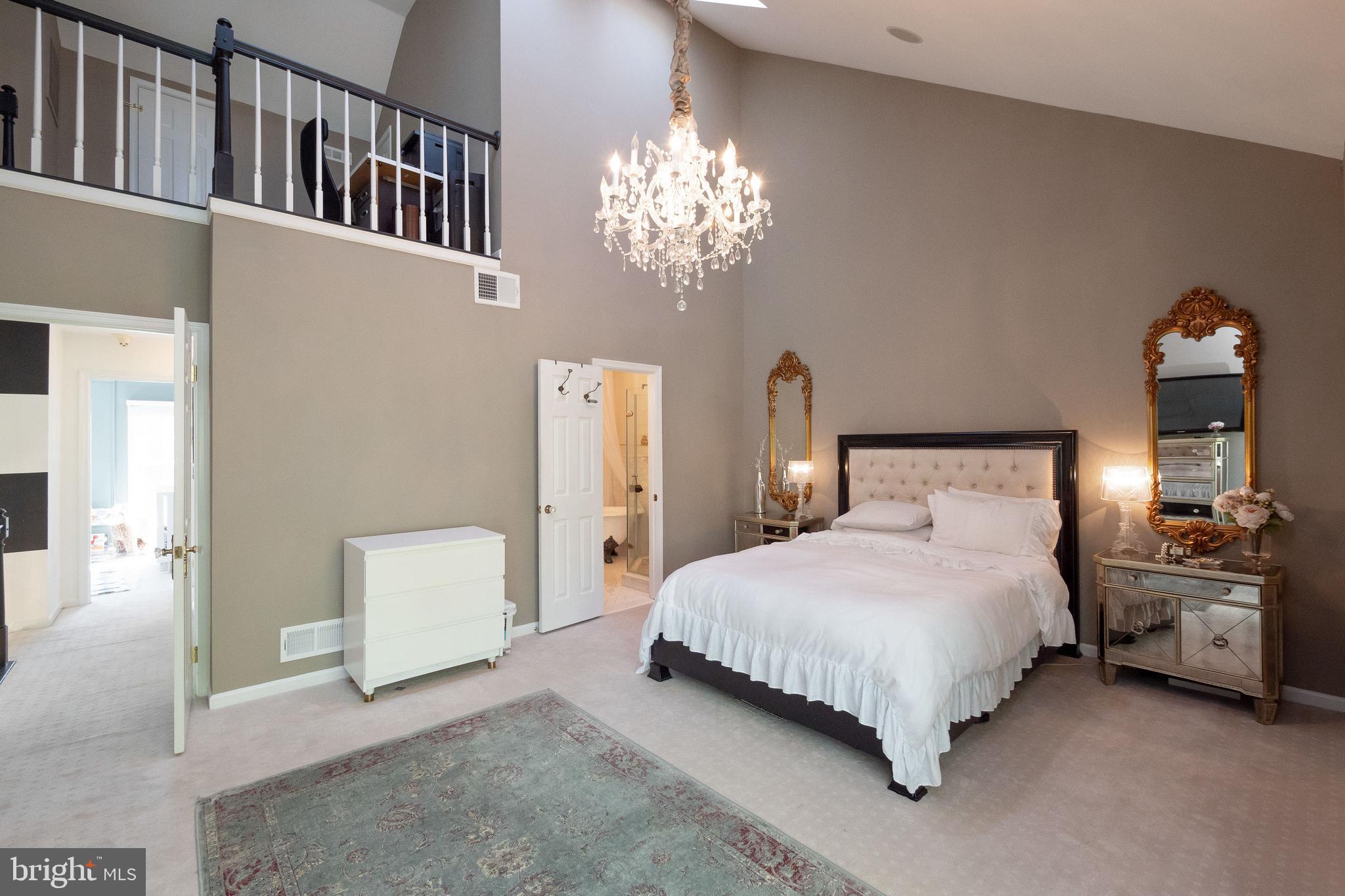 COURTHOUSE SQUARE - Residential