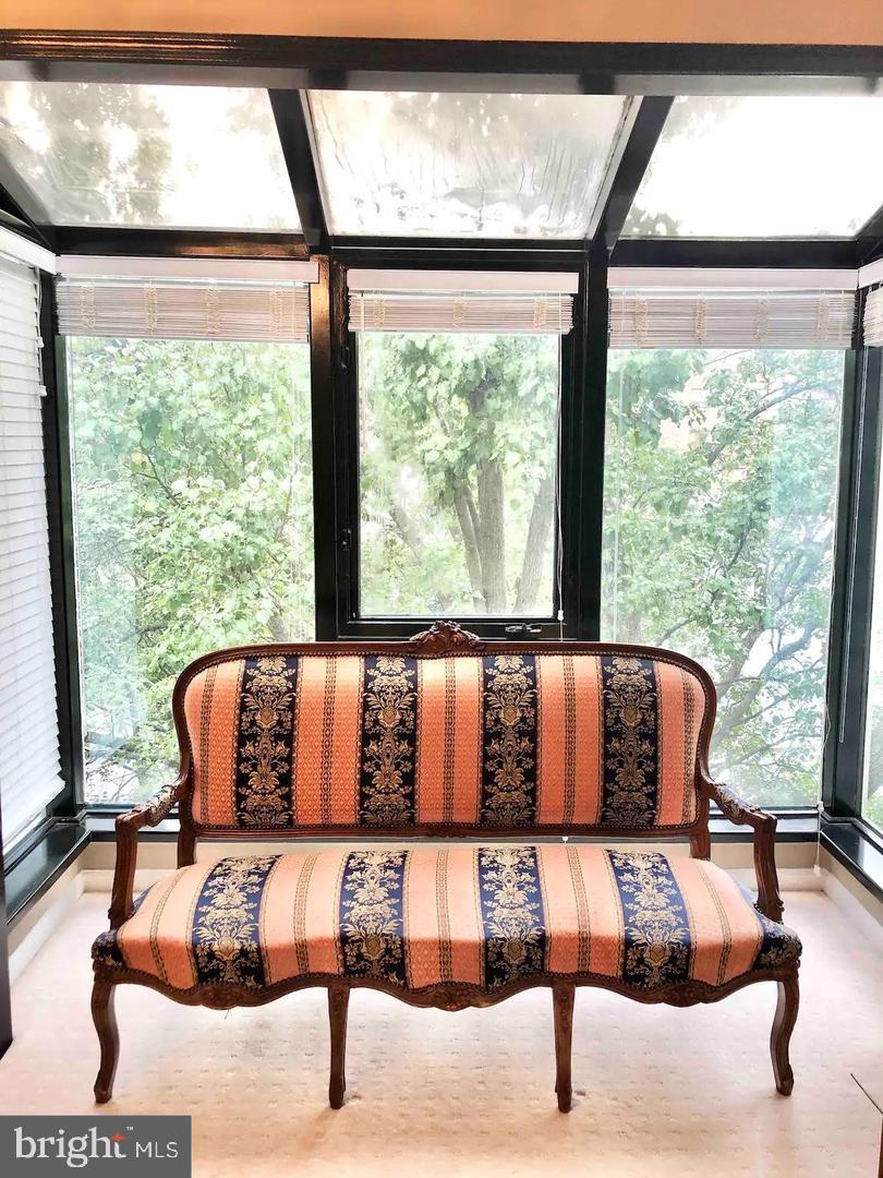 COURTHOUSE SQUARE - Residential