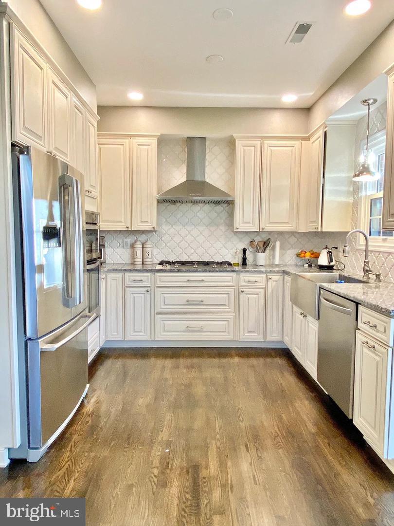 COURTHOUSE SQUARE - Residential