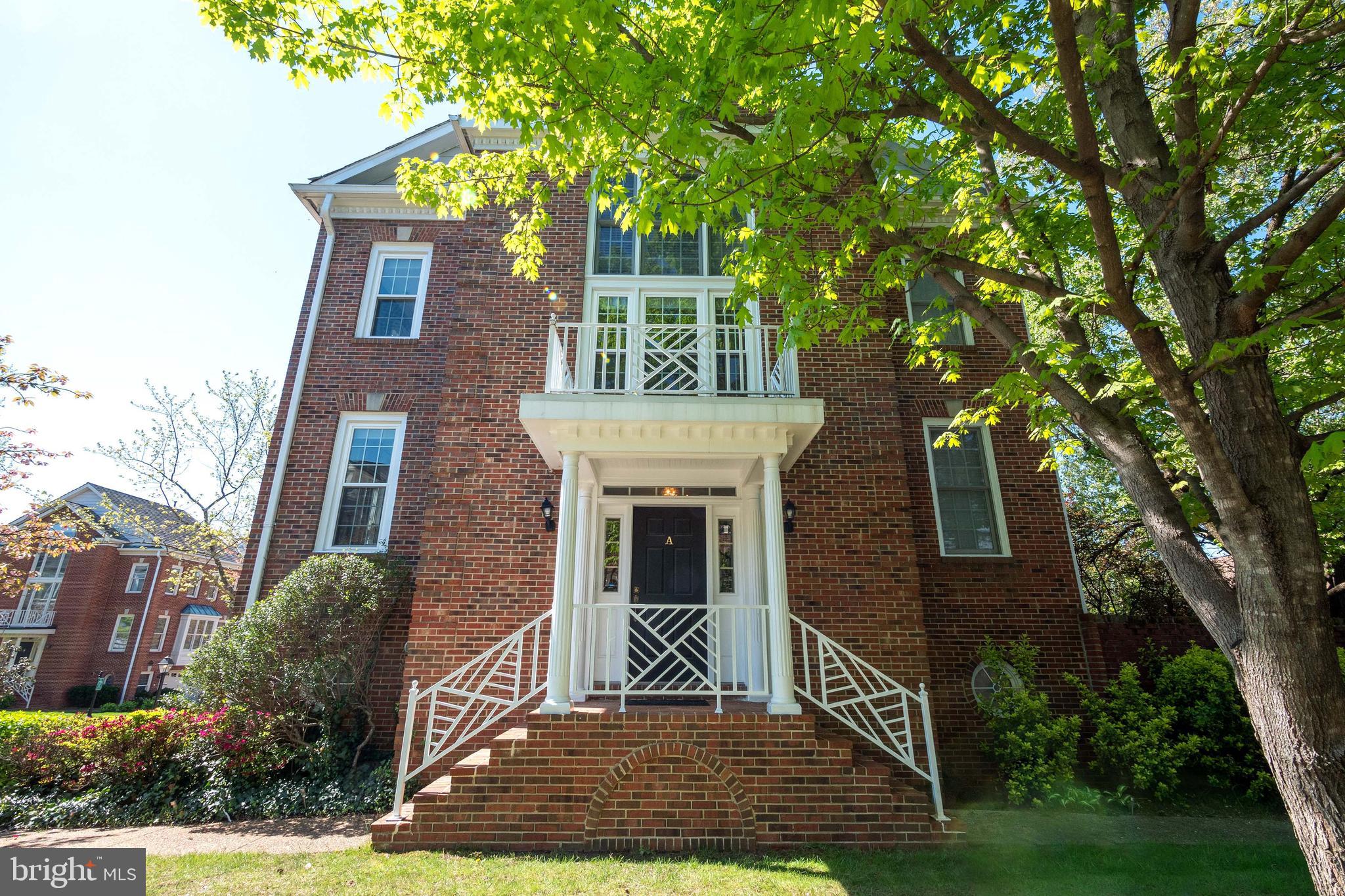 COURTHOUSE SQUARE - Residential