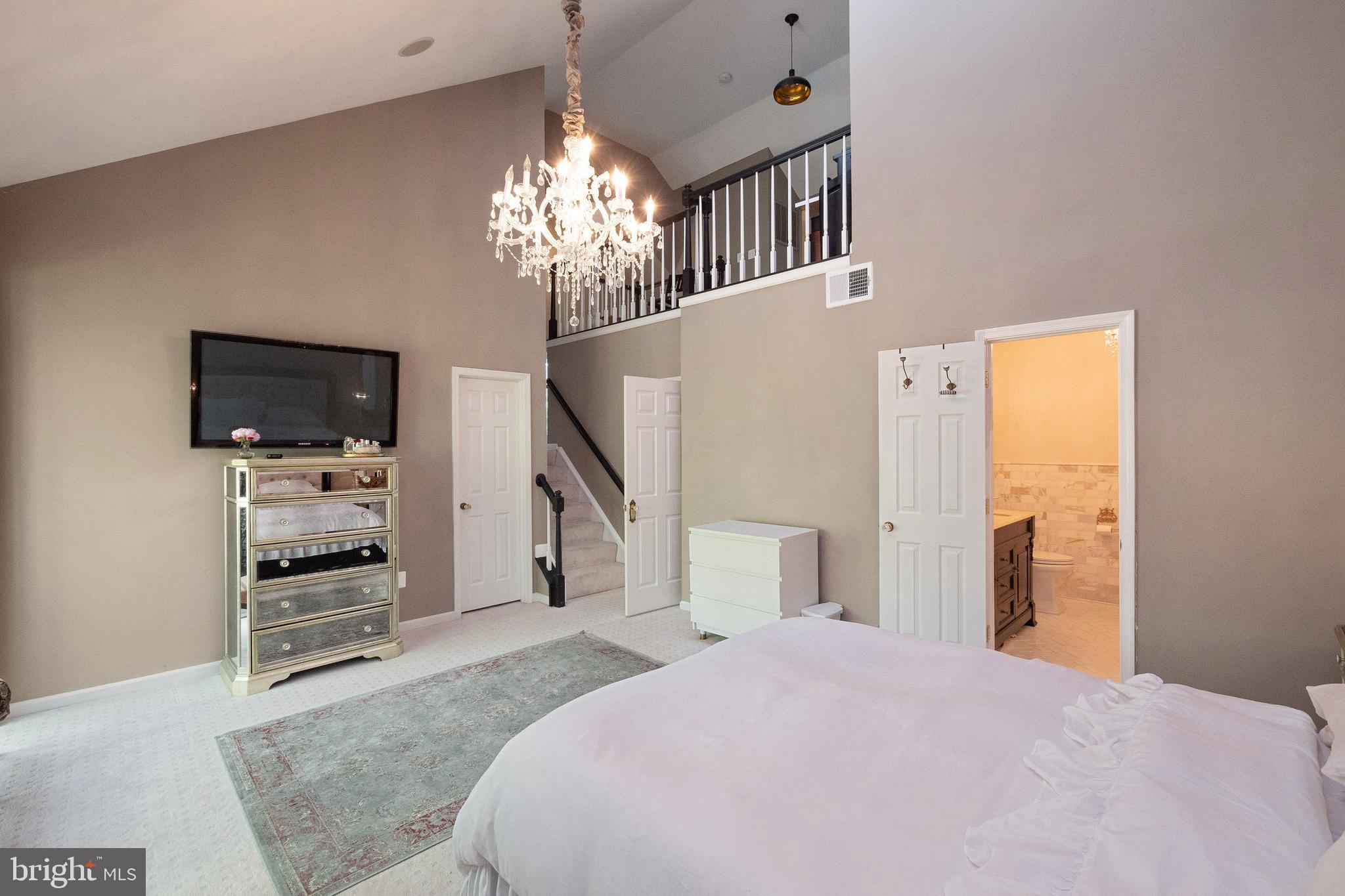 COURTHOUSE SQUARE - Residential