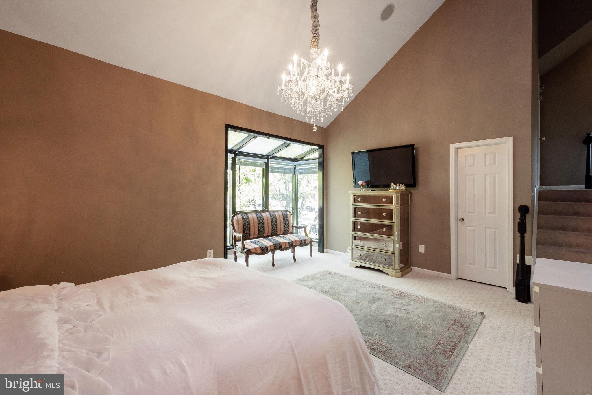 COURTHOUSE SQUARE - Residential