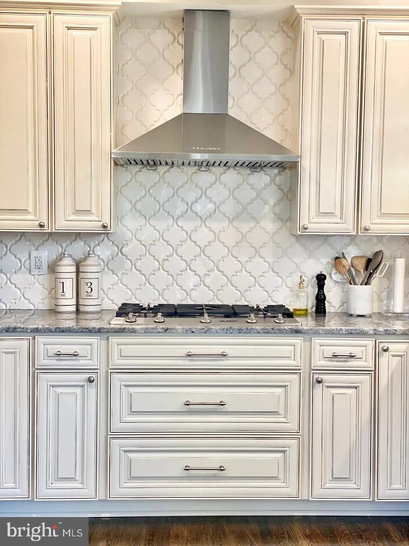 COURTHOUSE SQUARE - Residential