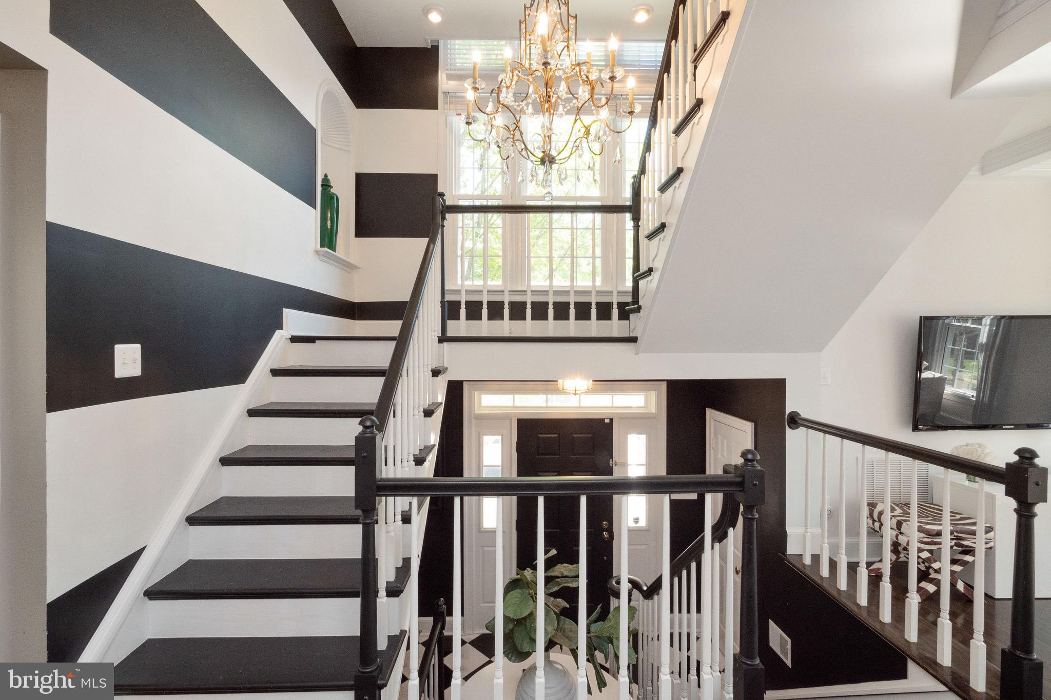 COURTHOUSE SQUARE - Residential