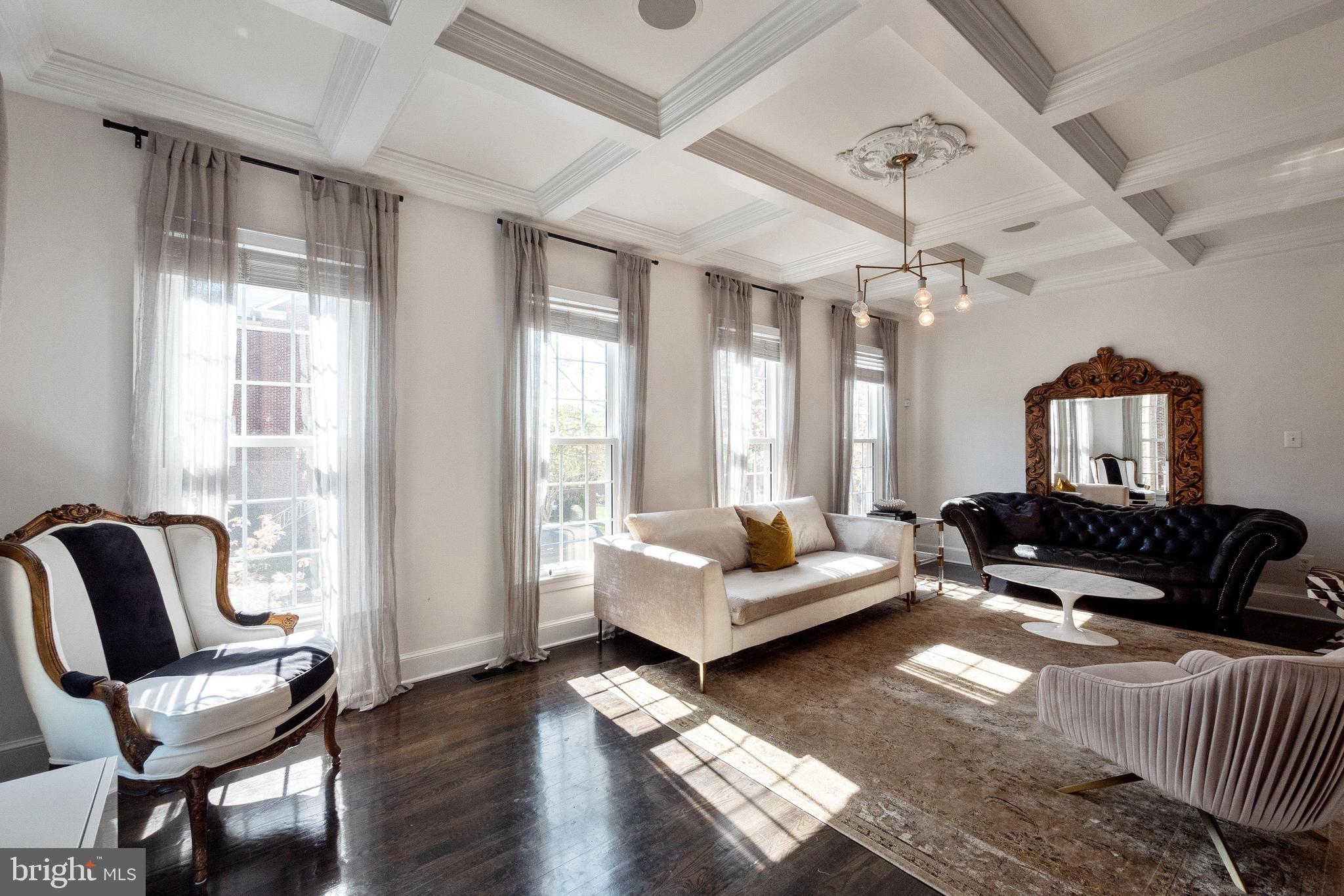 COURTHOUSE SQUARE - Residential