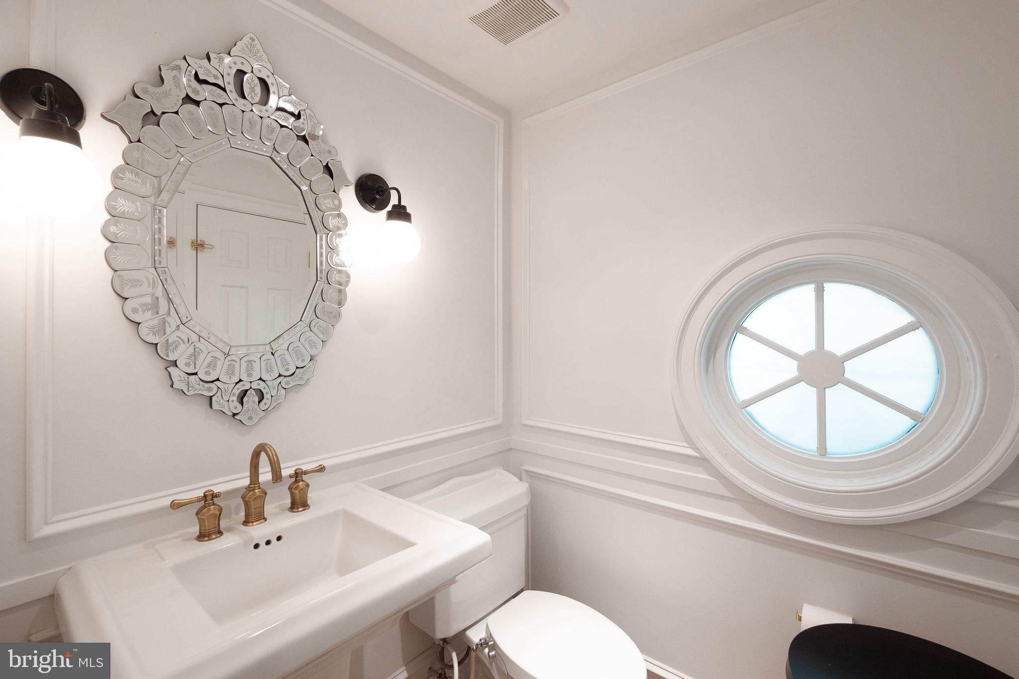 COURTHOUSE SQUARE - Residential