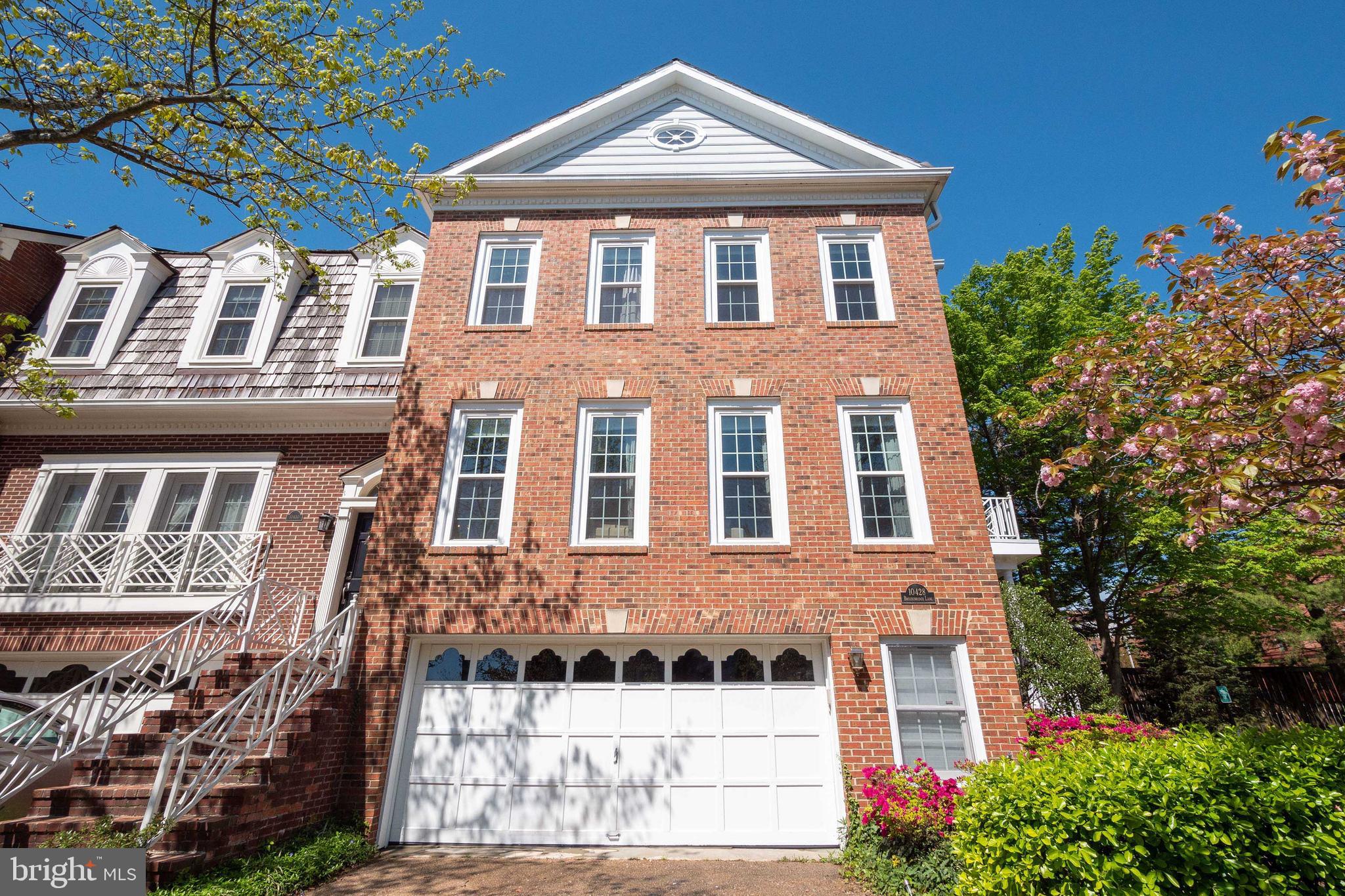 COURTHOUSE SQUARE - Residential