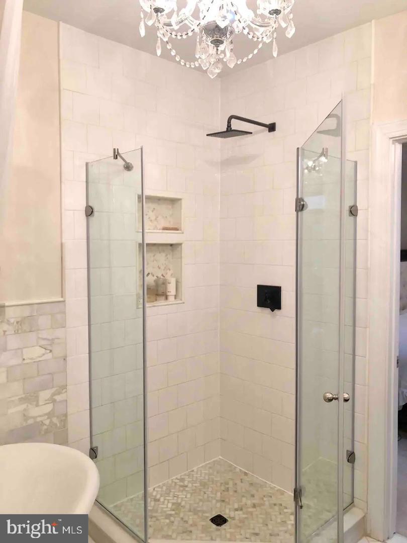 COURTHOUSE SQUARE - Residential