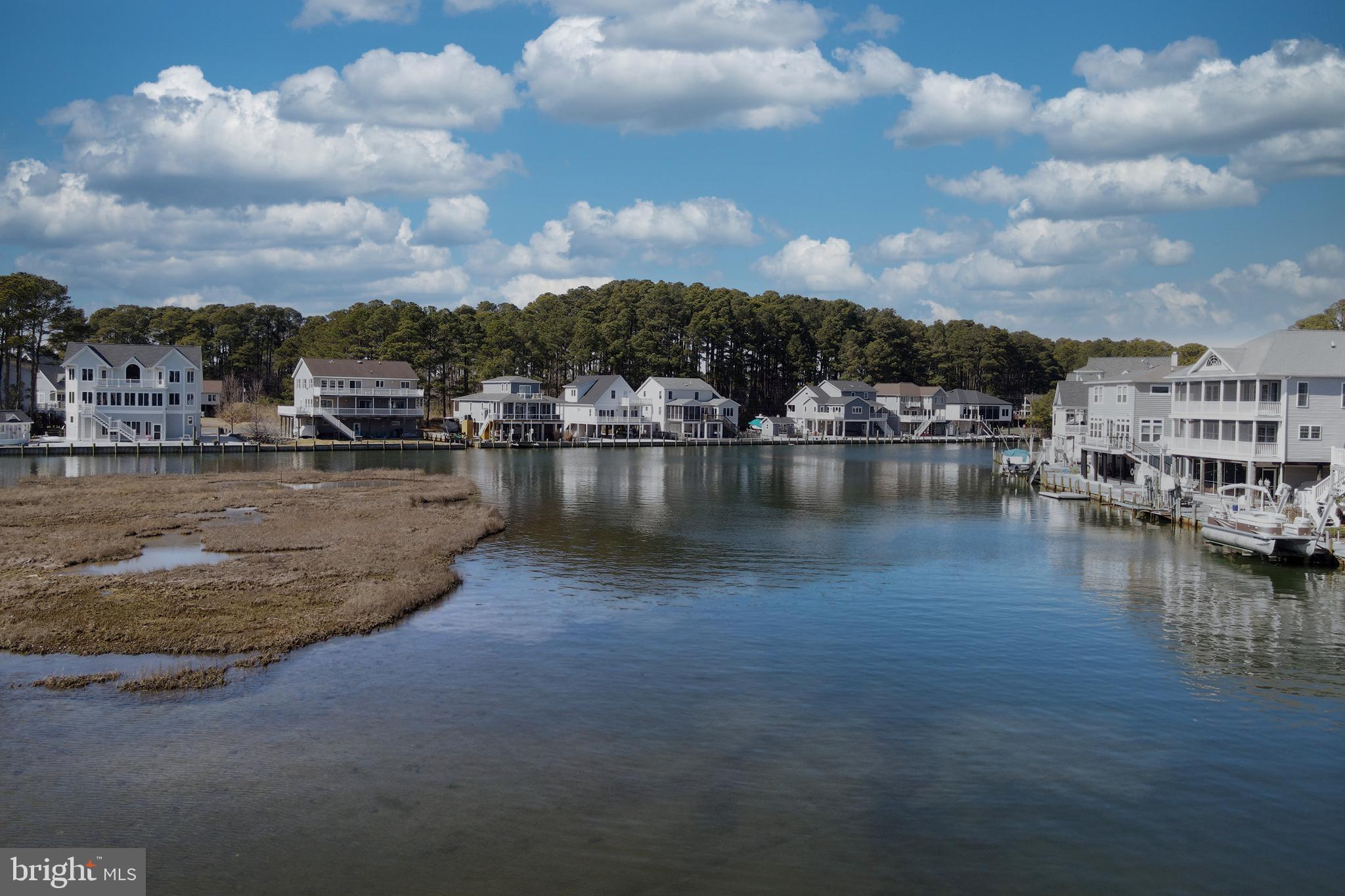 CAPTAIN'S COVE - Land