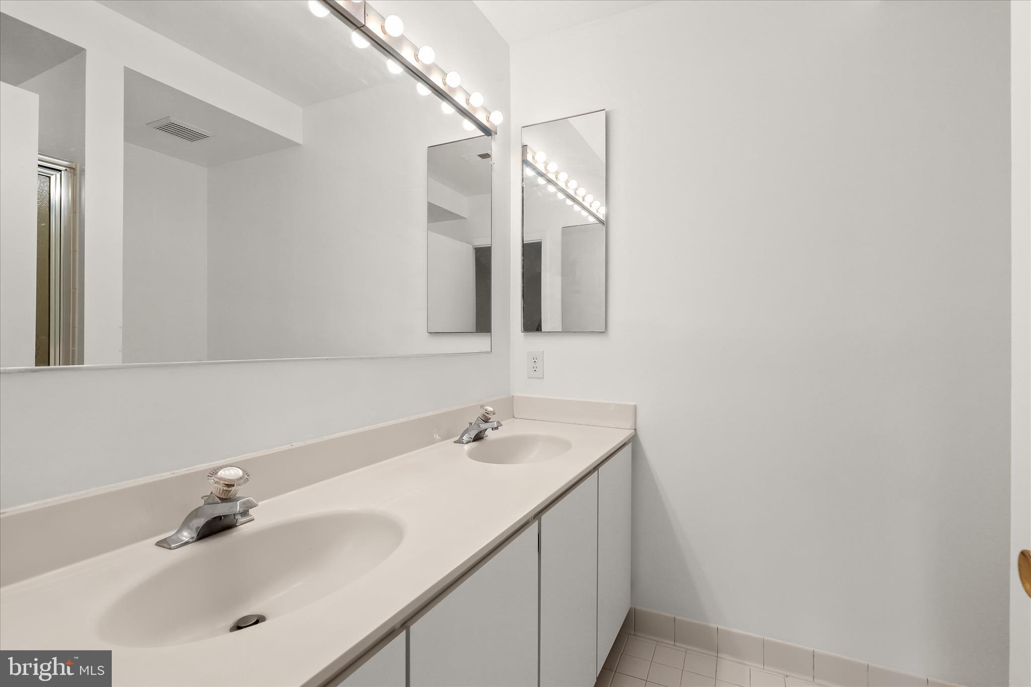 STAPLETON COURT GARDEN - Residential