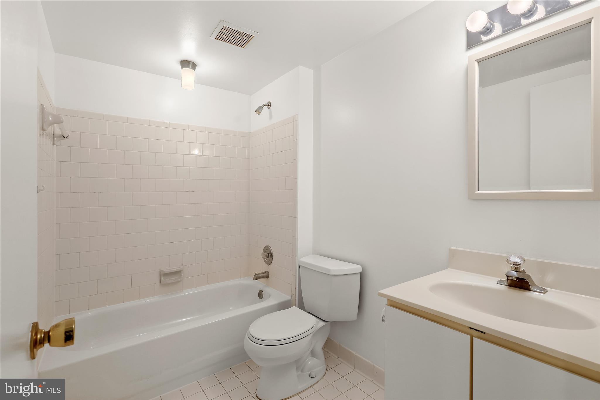 STAPLETON COURT GARDEN - Residential