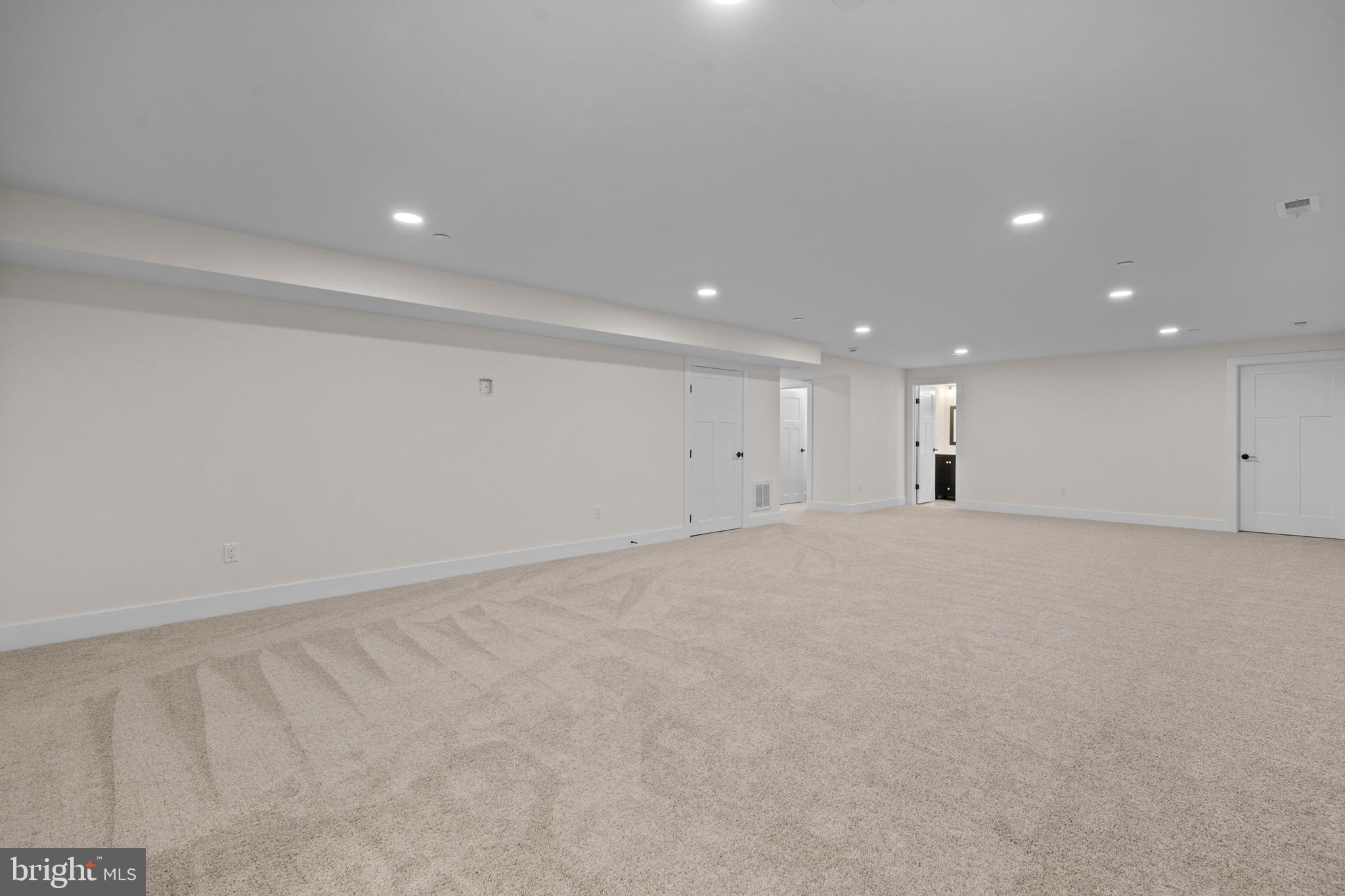 CLIFFTON ON THE POTOMAC - Residential